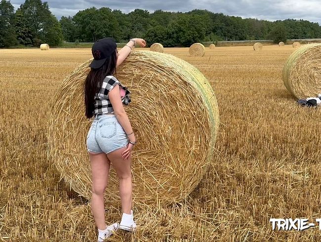 Cowgirl außer Kontrolle, staubig, s*xy & ungezähmt.