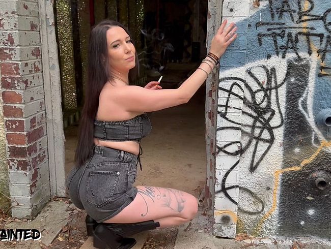 Trixie-Tainted's Porno Video: Verbotener Nervenkitzel: Knappe Jeans, harte Worte & Risiko
