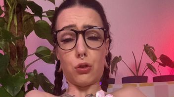 Trixie Tainted Porno Video: Feucht