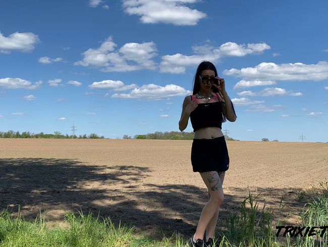 Trixie Tainted Porno Video: naturs*** auf dem freien Feld - Ein naturnahes Erlebnis
