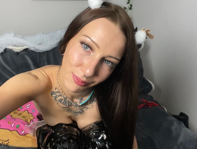 Trixie Tainted Porno Video: Zuckersüße Verführung